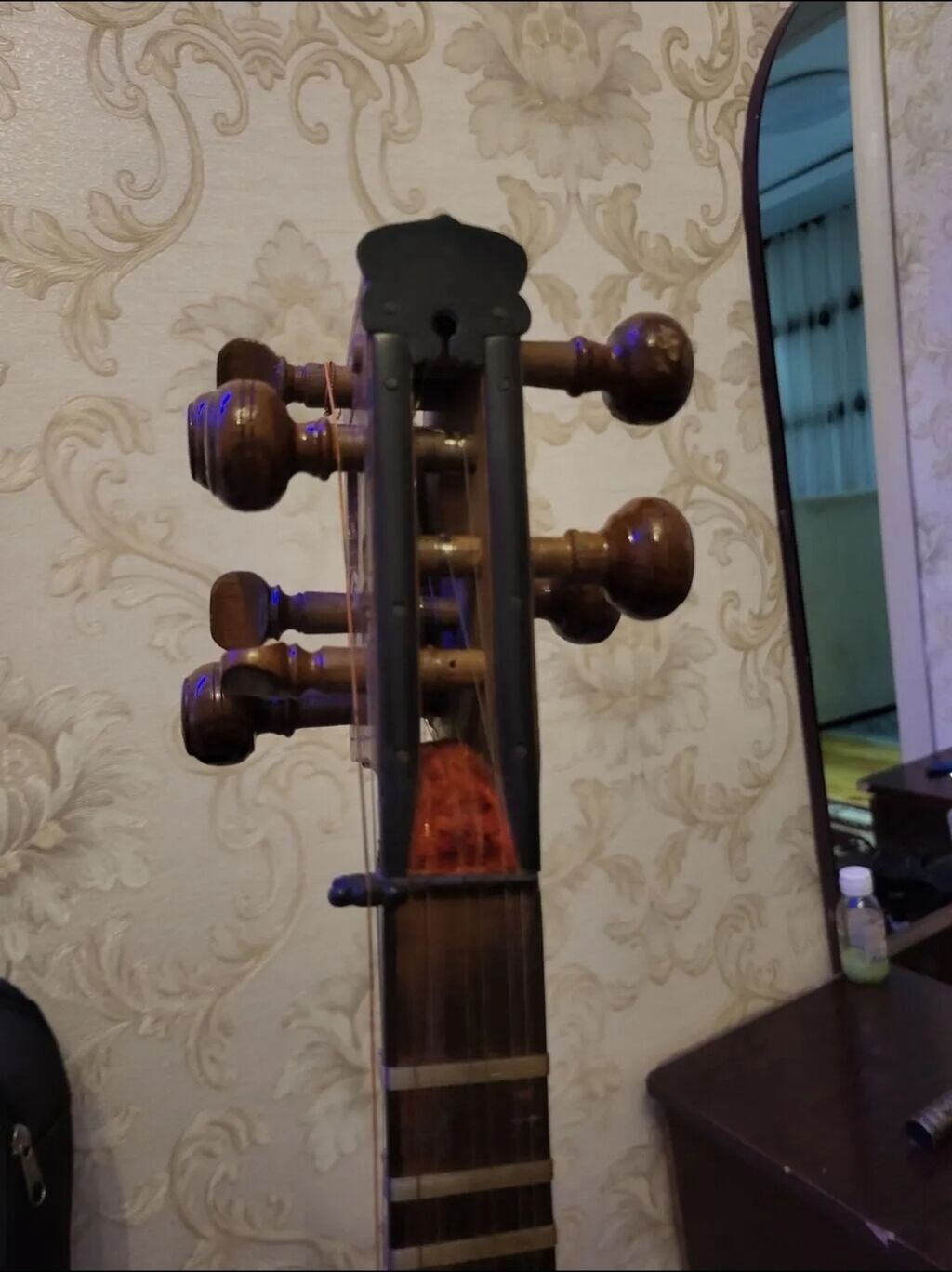 Tar – milli simli musiqi aləti - Korpus: armud formalı, iki nazik — Musiqiə alətləri, Bakı (2)