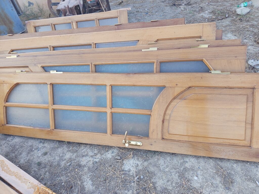 Ağac materialdan hazırlanmış şüşəli qapılar dəsti. - Material: təbii — Mallar, Güzdək