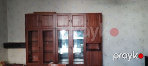 Klassik taxta divar şkafı/vitrin - Material: taxta şpon örtüklü — RC85