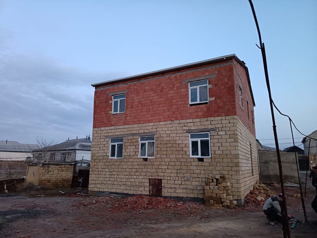 200 kv. m, 7 otaqlı, Kommunal xətlər qoşulmayıb
