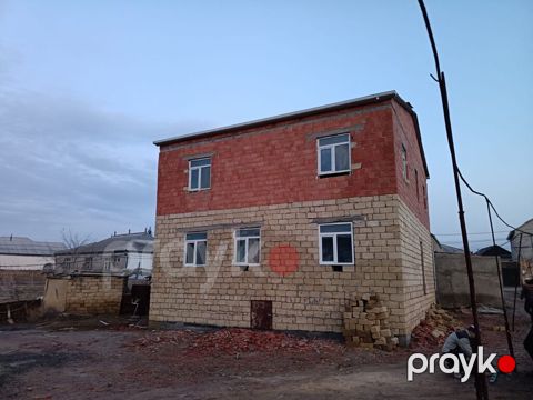 200 kv. m, 7 otaqlı, Kommunal xətlər qoşulmayıb