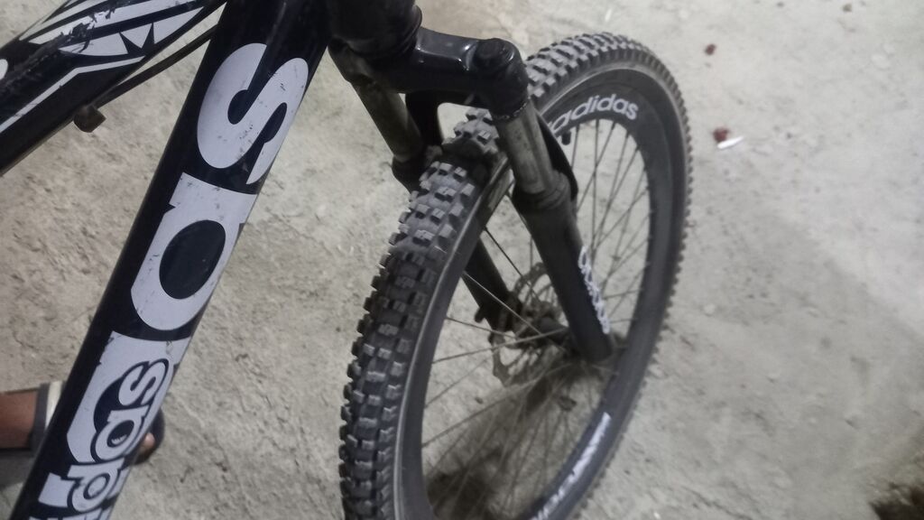 Dağ velosipedi – Adidas temalı çərçivə - Ölçü: 26" təkərlər - — Dağ velosipedləri, Bakı (3)
