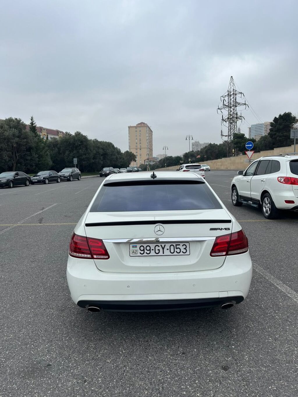 Mercedes-Benz E-Class: 1.8 l | 2010 il Sedan