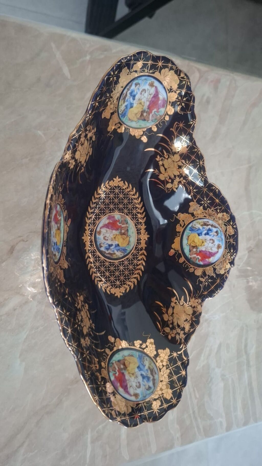 - Məhsul: Dekorativ porselen meyvə/qənd qabı (ayaqlı, oval formalı) - — Mallar, Bakı