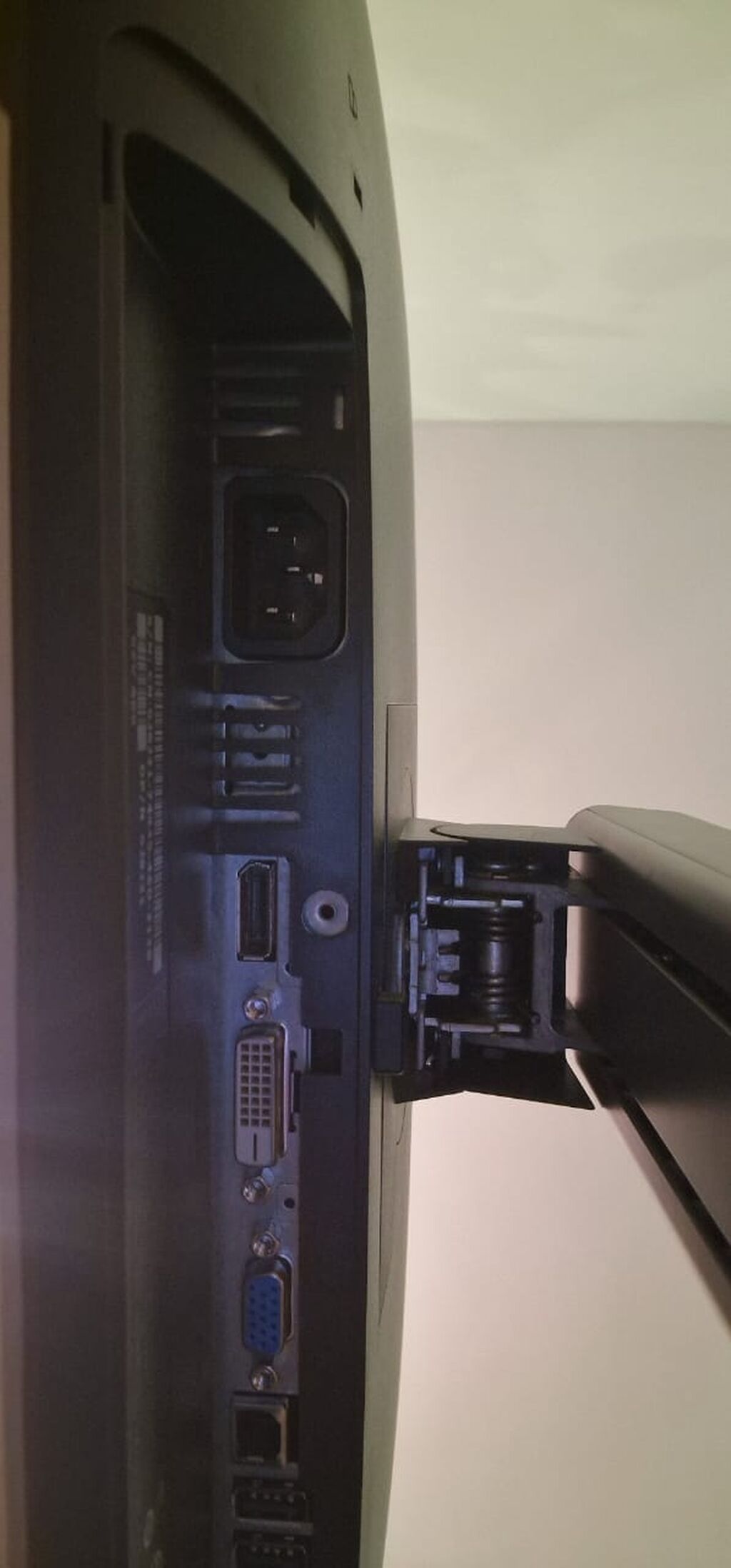 Dell LCD monitor - Təxmini ekran ölçüsü: 23–24 düym, mat səthli panel — Elektronika, Bakı (2)