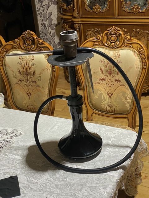 Nargilə komplekti — qara şüşə kolba, metallik şaxta