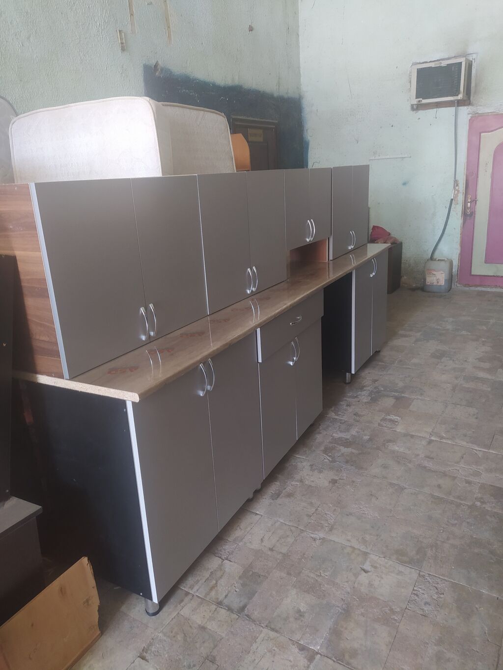 Mətbəx mebel dəsti - Üst və alt modullardan ibarət geniş mətbəx