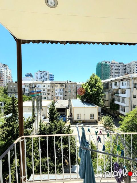 Satılır 3 otaqlı köhnə tikili 70 m²