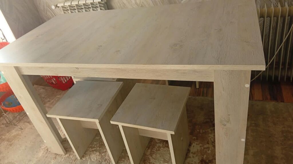 Tecili masa ve 4 taburetka 60 azn satılır Yeni ramana*AF 4949a — Mebel, Digah
