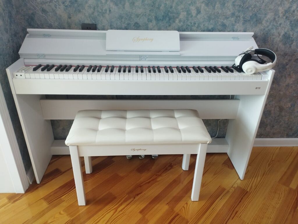 Symphony 813 Piano 650azn. Alinib heç istifadə olunmayib. Qulaqciq və
