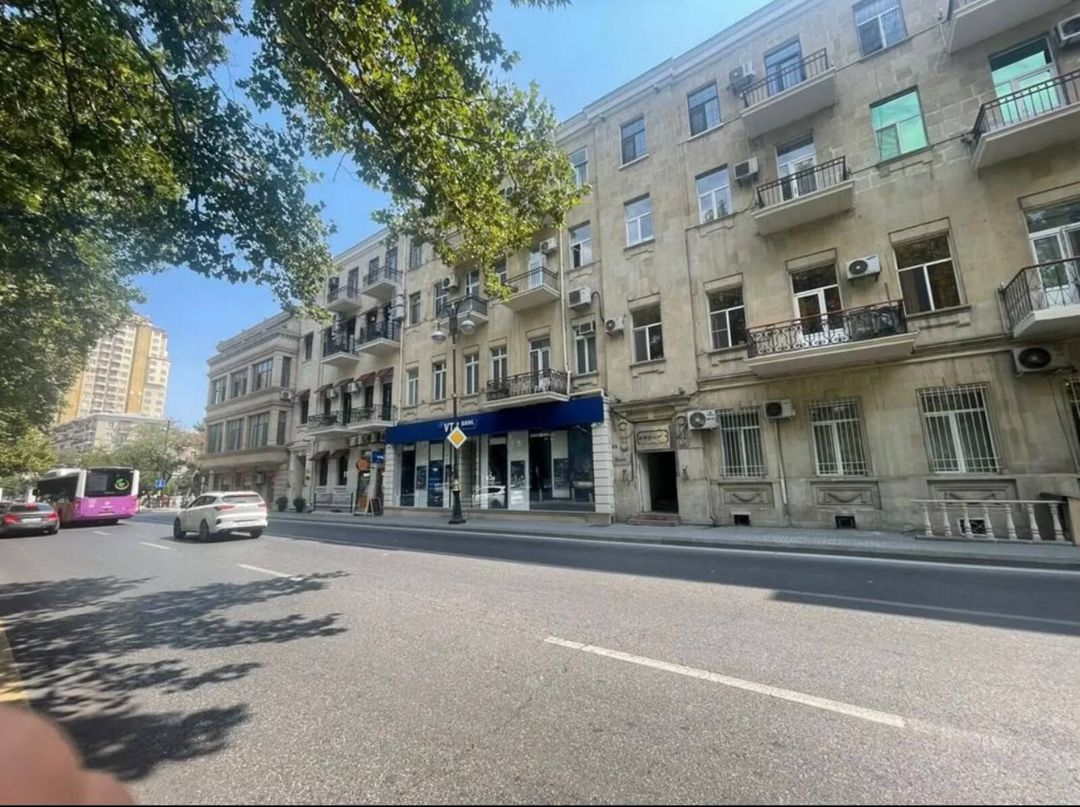 Satılır 3 otaqlı köhnə tikili 120 m² — Mənzil, Bakı