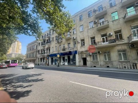 Satılır 3 otaqlı köhnə tikili 120 m²