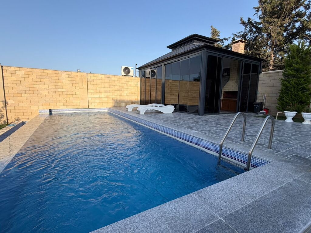 Xəzər sahil üslubunda, yüksək keyfiyyətlə tikilmiş 3 mərtəbəli villa