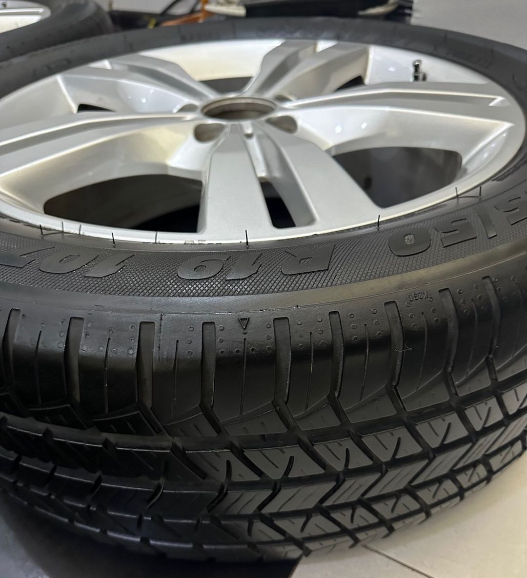 Mercedes disk təkəri 255/50 R19 — Ehtiyat hissələri və aksesuarlar, Bakı (2)