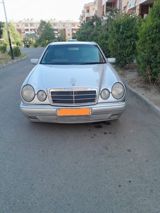 Mercedes E 200, 2.2 L, 1998 il, 352 658 km — Cars