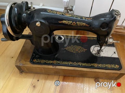 Klassik mexaniki tikiş maşını - Bədii naxışlı qara metal gövdə, taxta — Gəncə