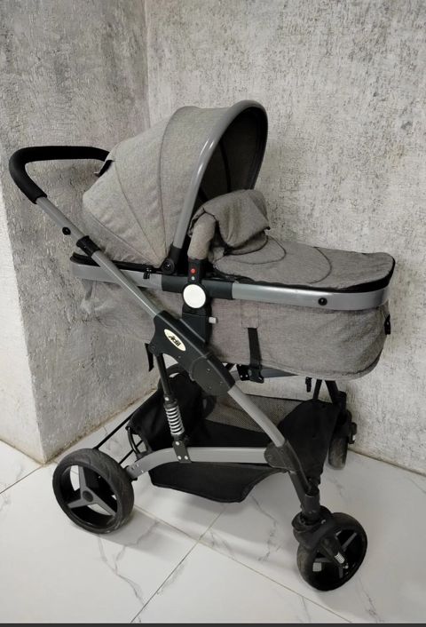 Adil kalyaska. 66m Yatma oturma rejimi var rahatlıqla qatlanir — MiMi — Strollers