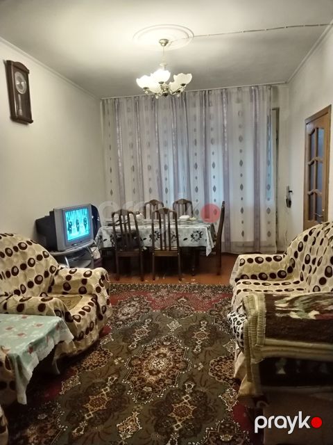 İcarəyə verilir 2 otaqlı köhnə tikili 68 m²