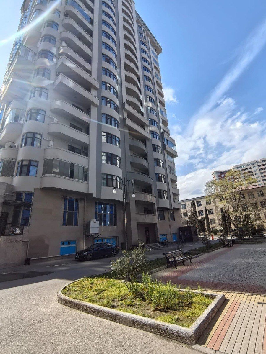 Satılır 3 otaqlı yeni tikili 165 m² — Mənzil, Bakı
