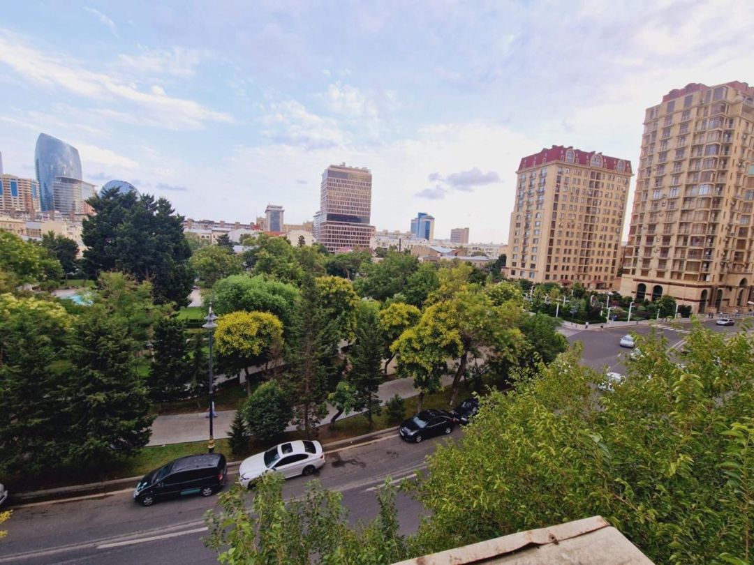Satılır 8 otaqlı köhnə tikili 280 m² — Mənzil, Bakı (2)