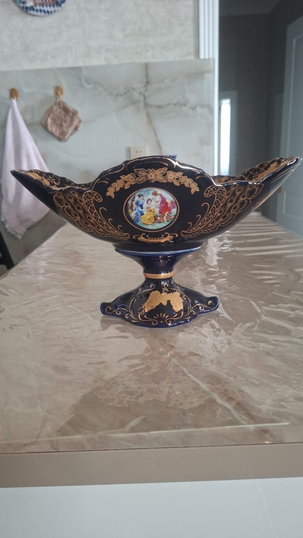 - Məhsul: Dekorativ porselen meyvə/qənd qabı (ayaqlı, oval formalı) - — Mallar, Bakı (2)