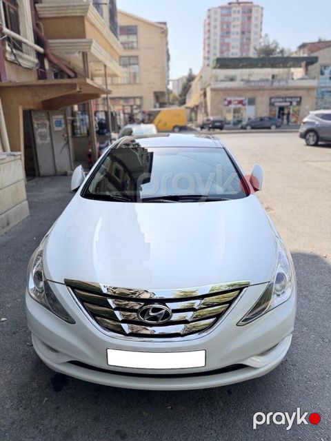 Hyundai Sonata: 2.4 l | 2010 il Sedan