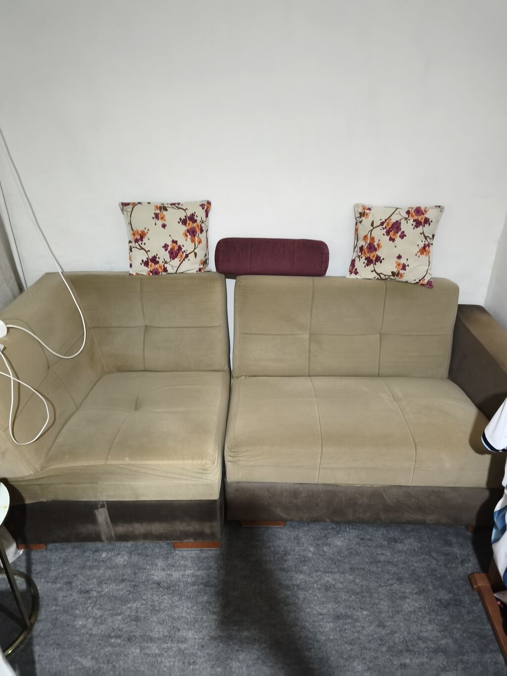 Künc divan bazalıdı ikiyə ayrılır yaxşı vəziyyətdədir 40 AZN təcili — Mebel, Bakı (2)