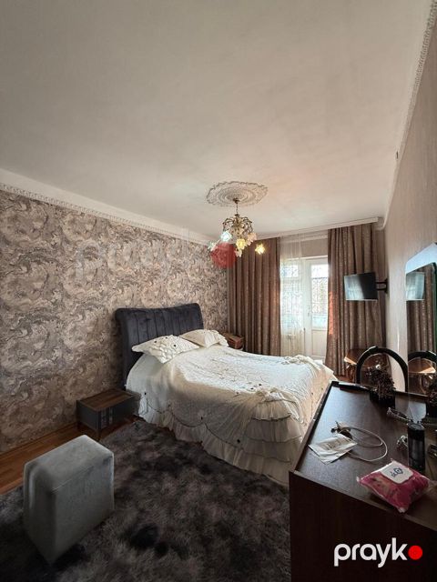 Satılır 5 otaqlı köhnə tikili 110 m²