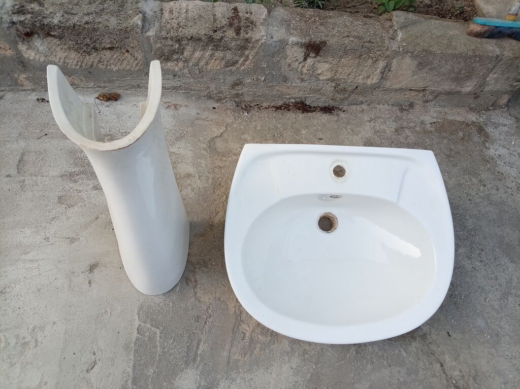 Açıq ağ rəngdə, keramika materialdan pilleli (pedestal) lavabo — Santexnika, Sumqayıt (3)