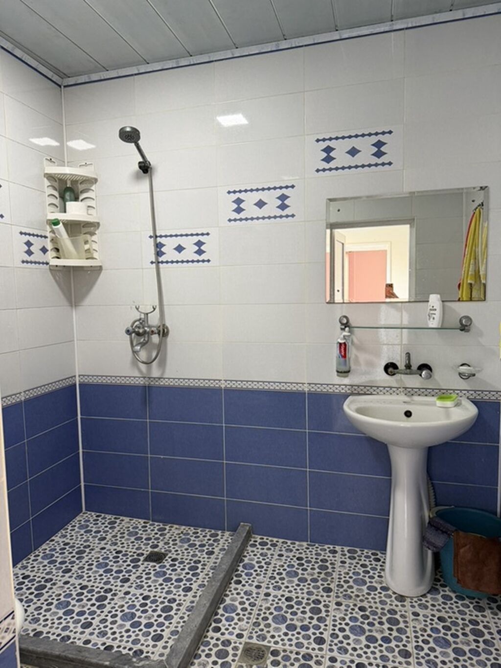 Novxanıda elit məhlədə hovuzlu ev kirayə verirəm. İki mətbəx, 3 otaq — Daşınmaz əmlak, Novxanı (5)