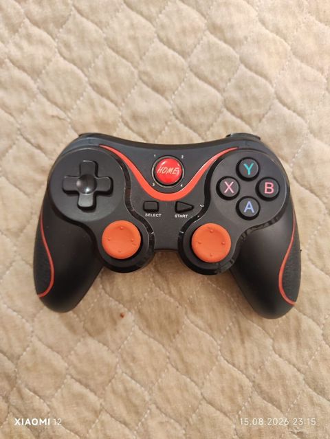 Oyun joystiki (gamepad) — qara-qırmızı