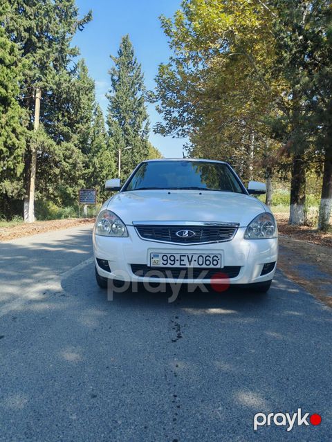 VAZ (LADA) Priora: 1.6 l | 2013 il 210000 km Sedan