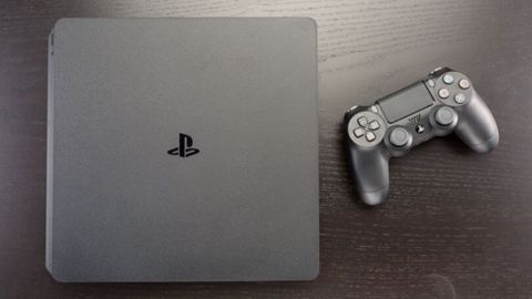 Playstation 4 Slim — Игровые приставки