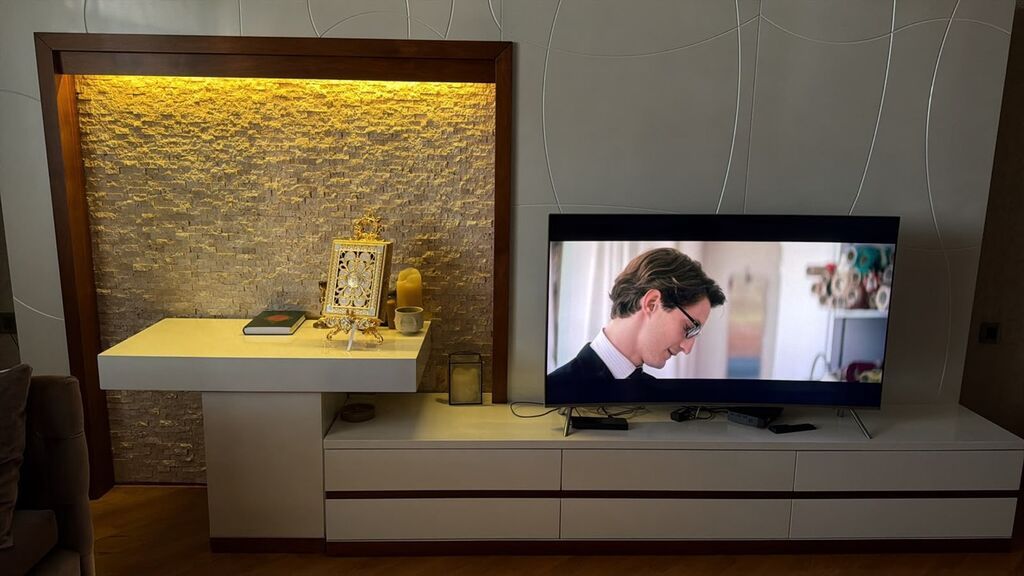 Tecili 1 gune evden cixmalidi !!! 3000 alinib Dekorativ TV stendi və — Mebel, Bakı