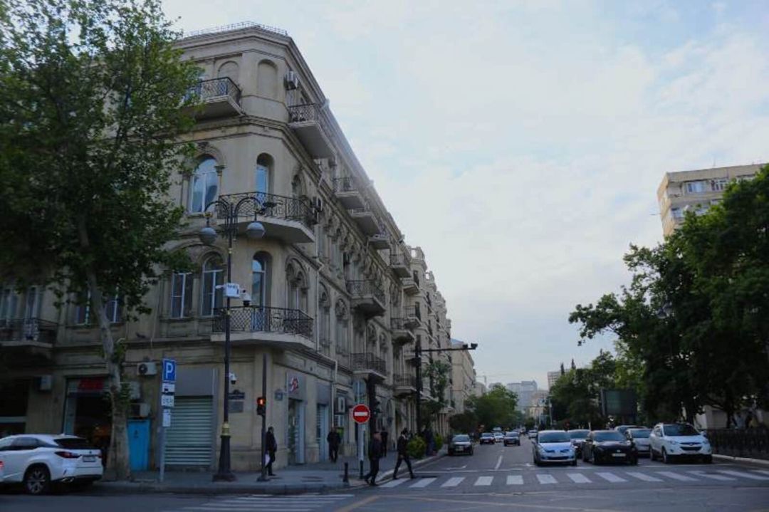 6-otaqlı mənzil, Üzeyir Hacıbəyov küç., 240 m² — Daşınmaz əmlak, Bakı
