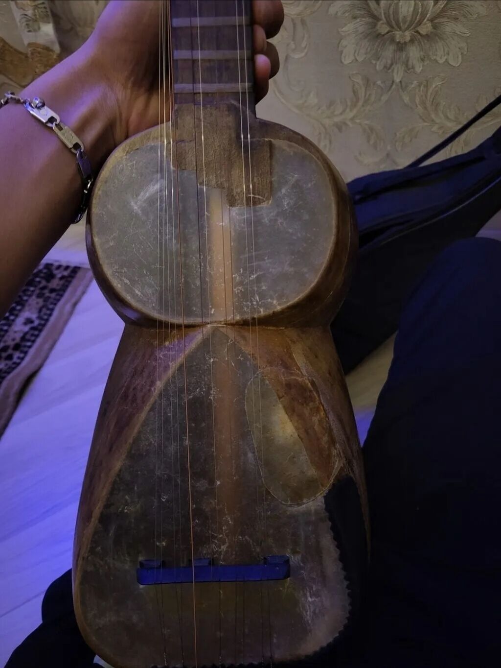 Tar – milli simli musiqi aləti - Korpus: armud formalı, iki nazik — Musiqiə alətləri, Bakı (3)