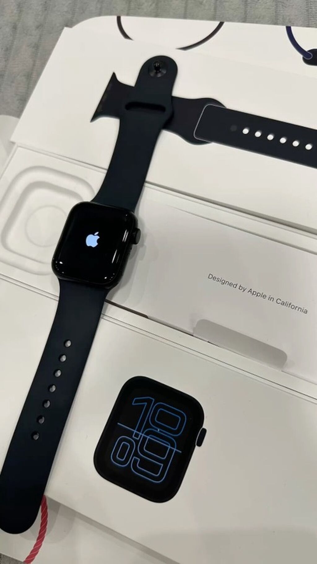 Apple Watch Series 8, 45mm, alüminium korpus, qara rəng, silikon kəmər