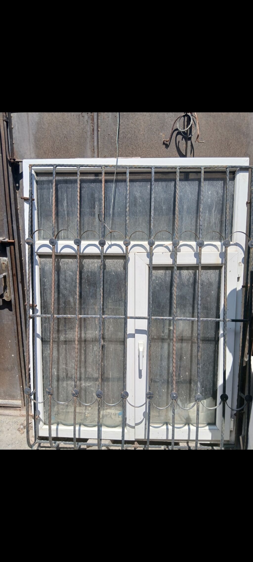 Plastik (PVC) pəncərə və dəmir barmaqlıq dəsti - Material: ağ PVC