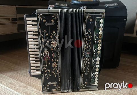 Akkordeon – dekorativ naxışlı, klaviş və bas düymələri ilə - Tip — Bakı