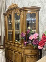 Real alici ile danismag olar qiymet baredde Klassik dizaynda vitrinalı — Goods