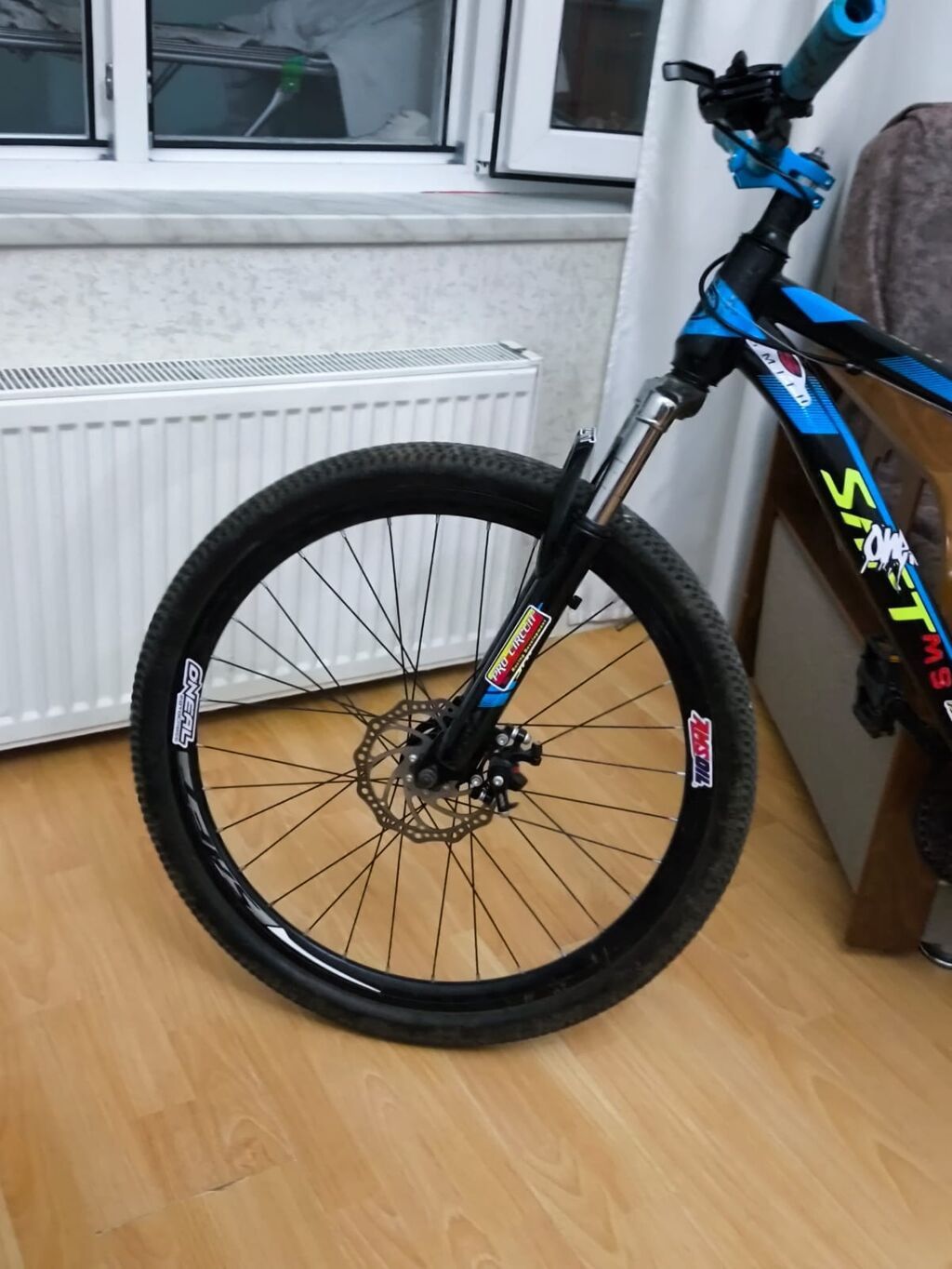 MTB tipli velosiped - Çərçivə: yüngül alaşımlı, qara-mavi rəng sxemi — Dağ velosipedləri, Bakı (2)