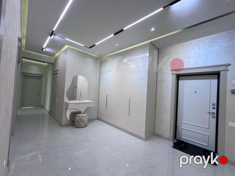 Satılır 4 otaqlı yeni tikili 180 m²