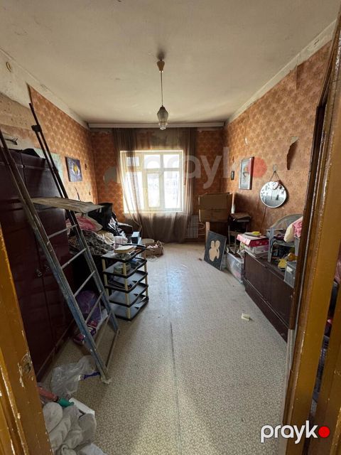 Satılır 4 otaqlı köhnə tikili 110 m²