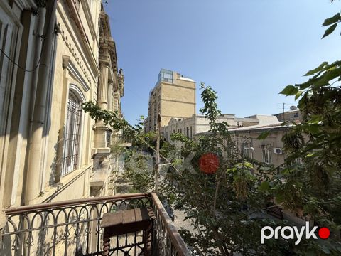 Satılır 3 otaqlı köhnə tikili 111 m²