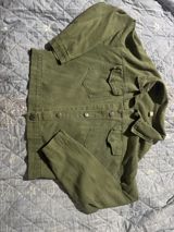 Xaki-yaşıl rəngdə qısa kəsim denim üslublu üst geyimi (cins jaket — Şəxsi əşyalar