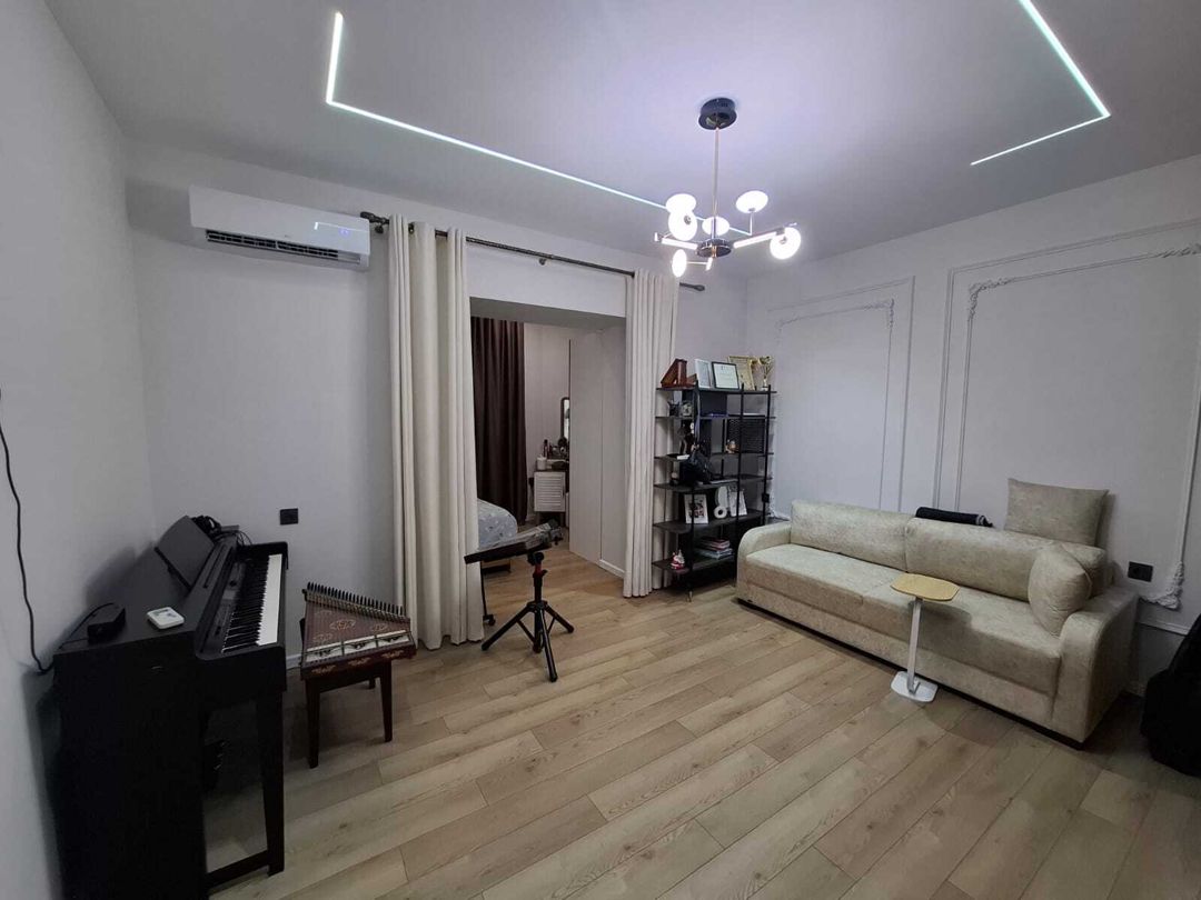 Satılır 4 otaqlı köhnə tikili 105 m² — Mənzil, Bakı