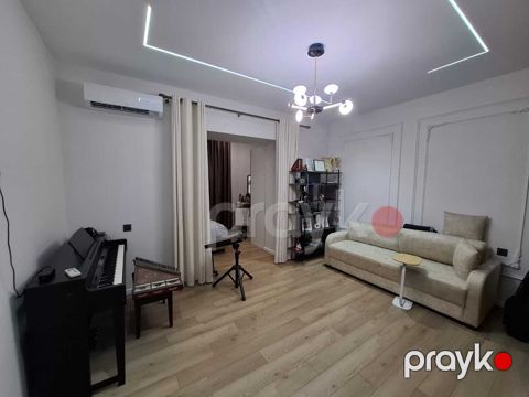 Satılır 4 otaqlı köhnə tikili 105 m²