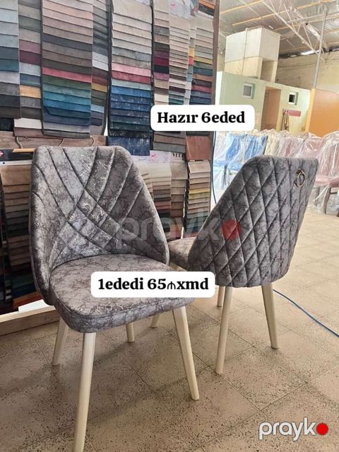 Yumşaq oturacaqlı, müasir dizaynlı stul. Boz tonlarda parçalı üzlüyə