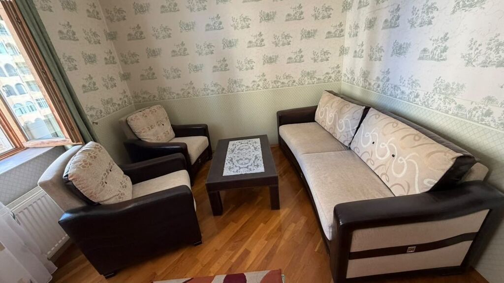 Divan desti + jurnalni 350azn. divan açilir. Unvn: Bineqedi rayonu