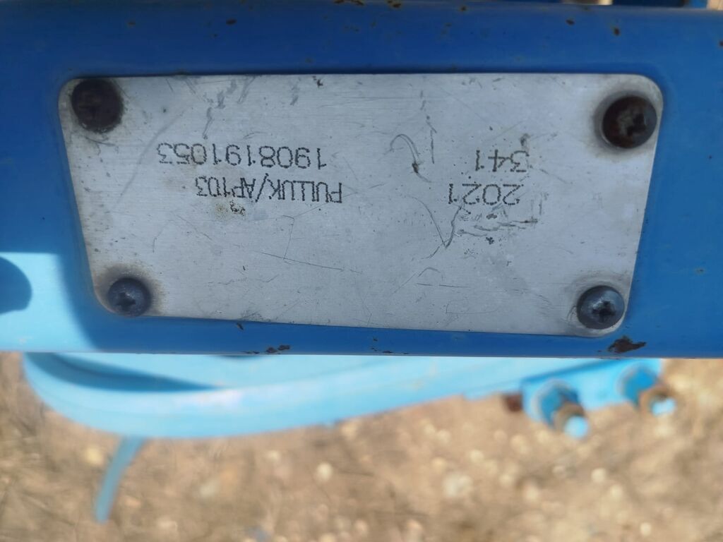 Salam. Kotan satiram.Traktora boyuk oldugu ucun satiram,deyismek de — Avto, Göyçay (3)